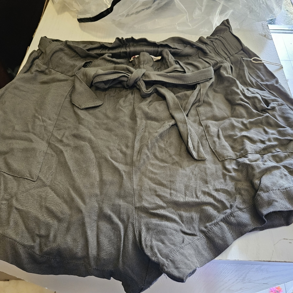 Nwt paper bag shorts xl